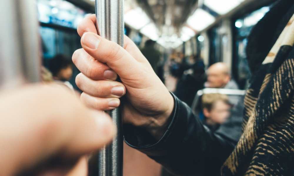 Conexiones con transporte público y aparcamientos